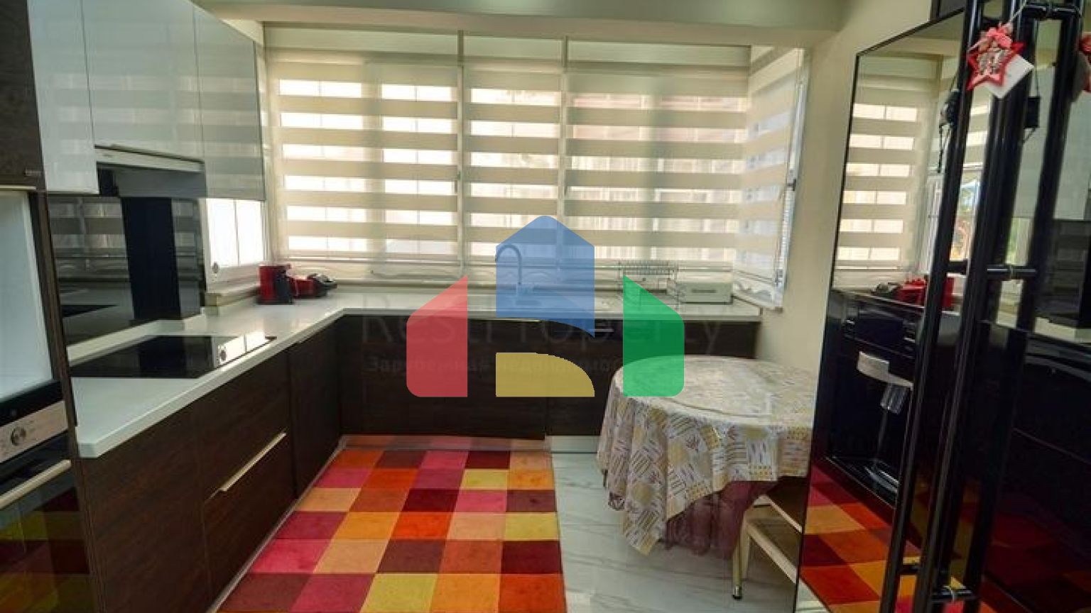 Квартира з меблями планування 3 + 1 в центрі міста Анталія