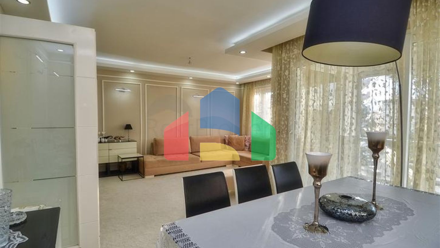 Квартира з меблями планування 3 + 1 в центрі міста Анталія