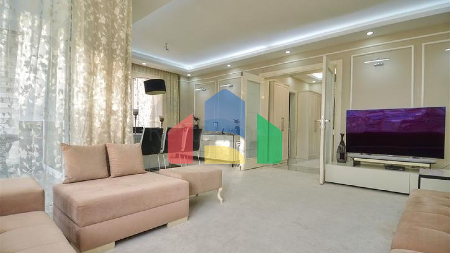 Квартира з меблями планування 3 + 1 в центрі міста Анталія