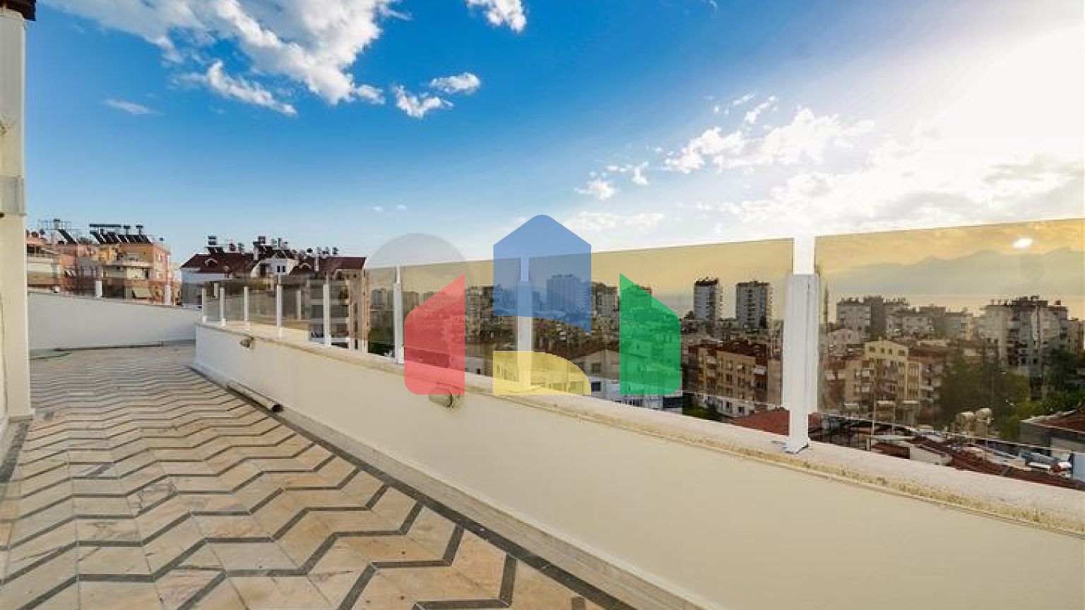 Квартира планування 4 + 1 дуплекс в центрі міста Анталія