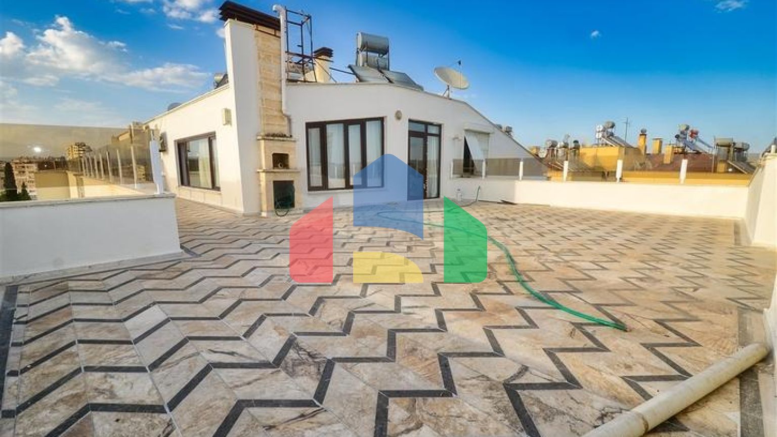 Квартира планування 4 + 1 дуплекс в центрі міста Анталія