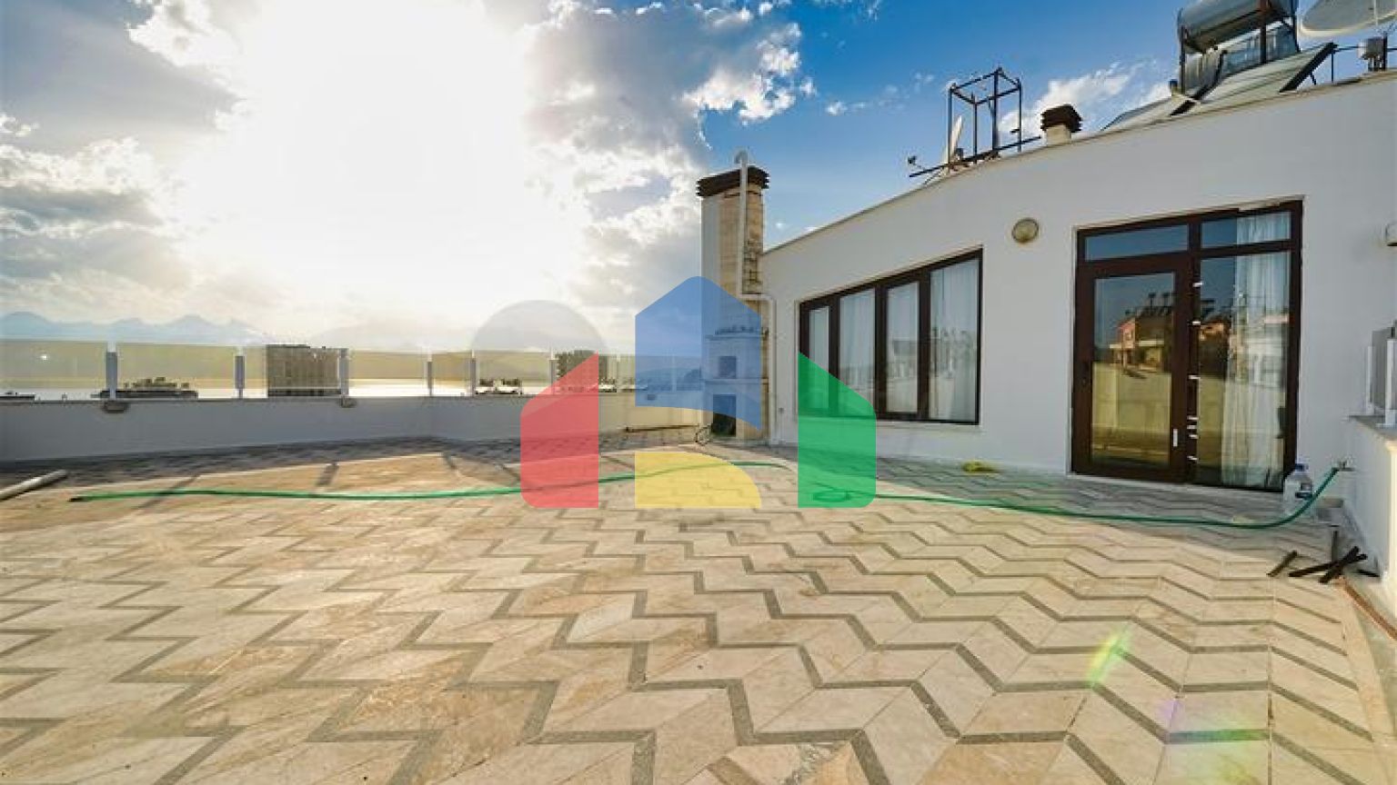 Квартира планування 4 + 1 дуплекс в центрі міста Анталія