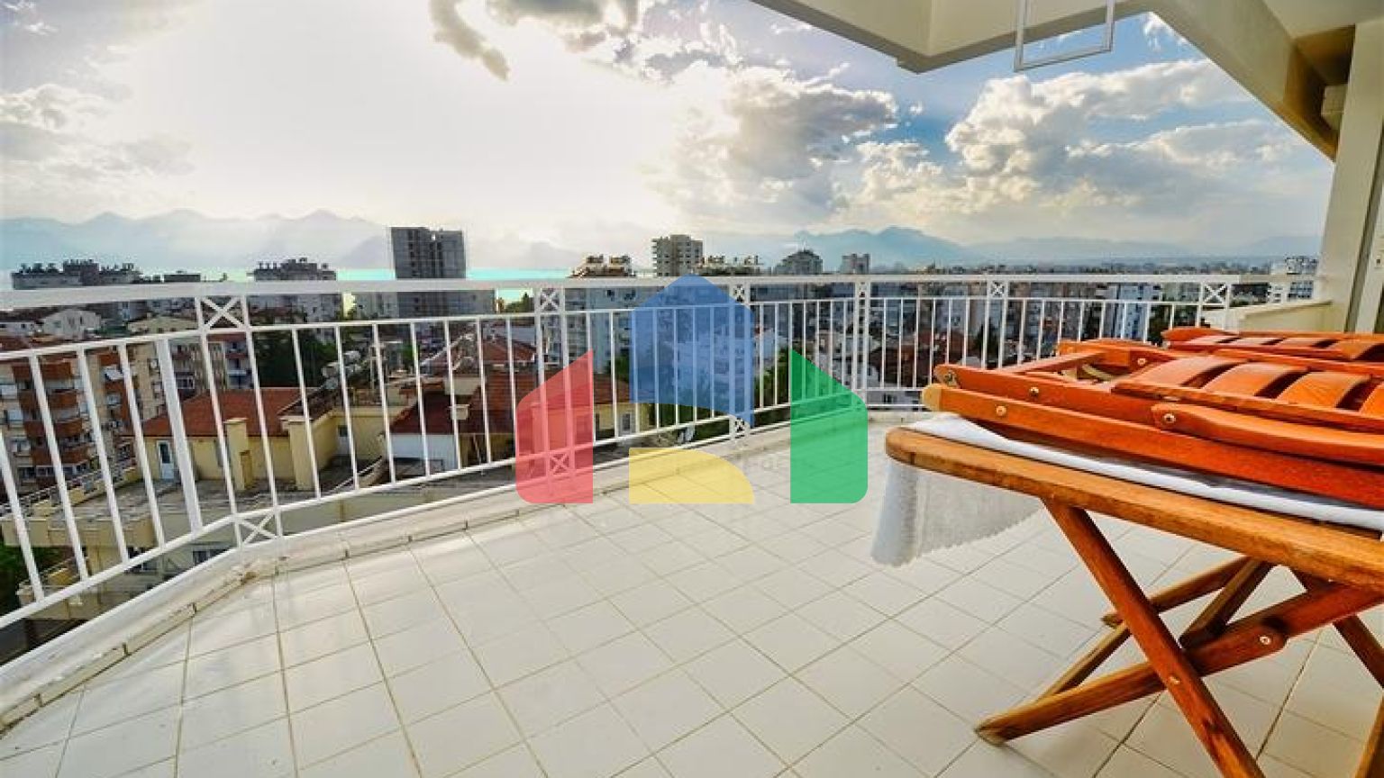 Квартира планування 4 + 1 дуплекс в центрі міста Анталія