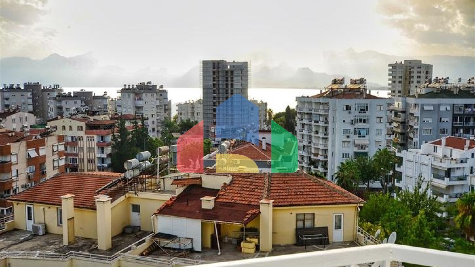 Квартира планування 4 + 1 дуплекс в центрі міста Анталія