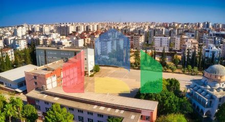 Нова комплексна будівля в центрі міста Анталії