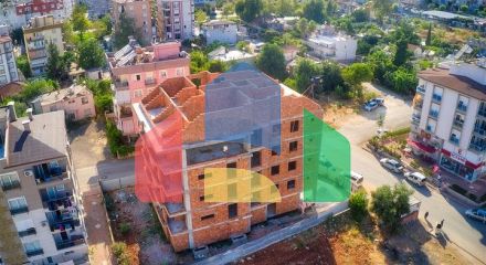 Нова комплексна будівля в центрі міста Анталії