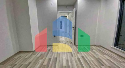 Нова комплексна будівля в центрі міста Анталії