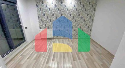 Нова комплексна будівля в центрі міста Анталії