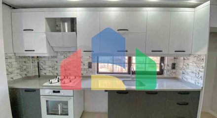 Нова комплексна будівля в центрі міста Анталії