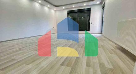 Нова комплексна будівля в центрі міста Анталії