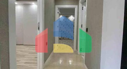 Нова комплексна будівля в центрі міста Анталії