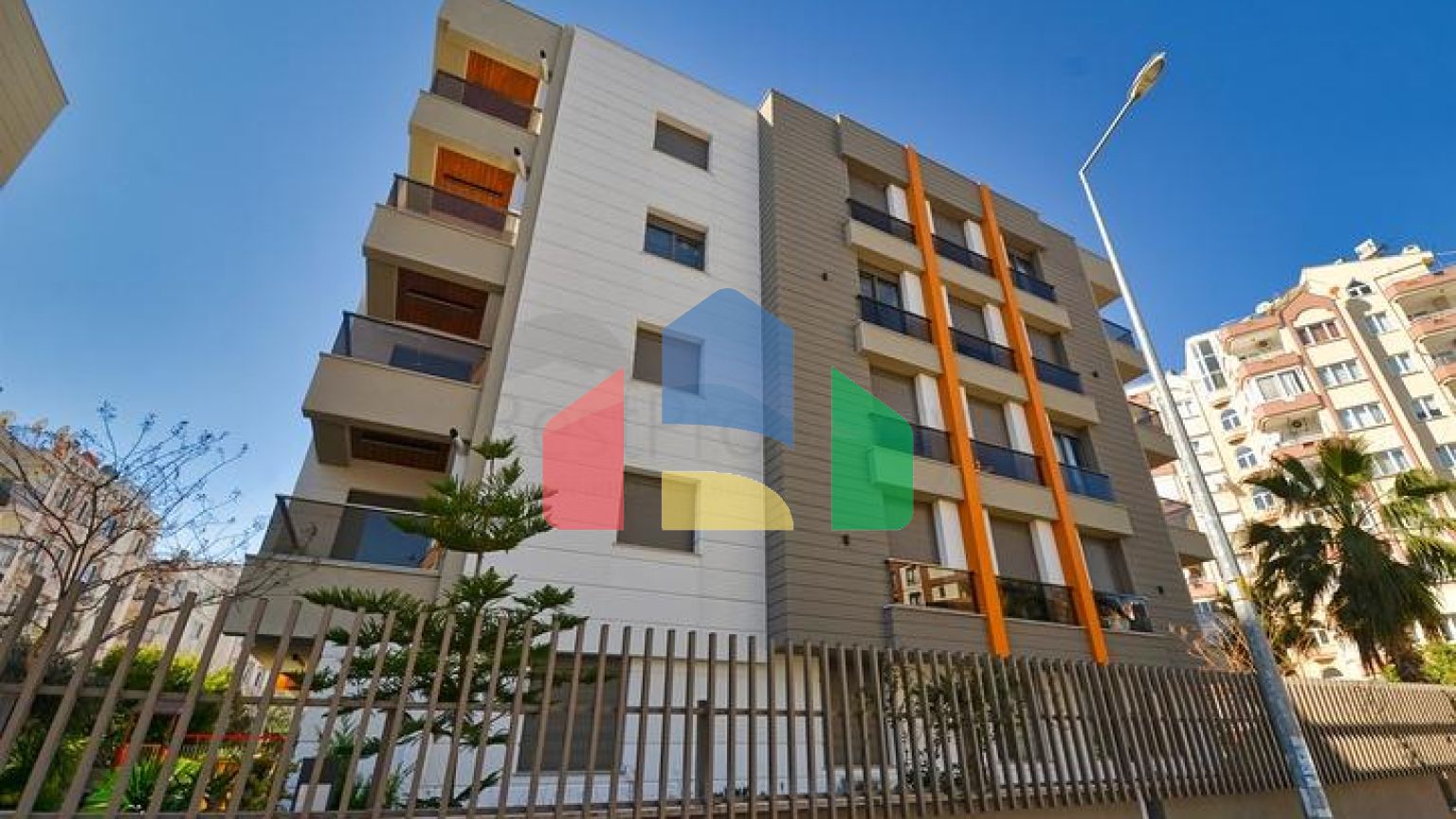 Квартира планування 2 + 1 в центрі міста Анталія