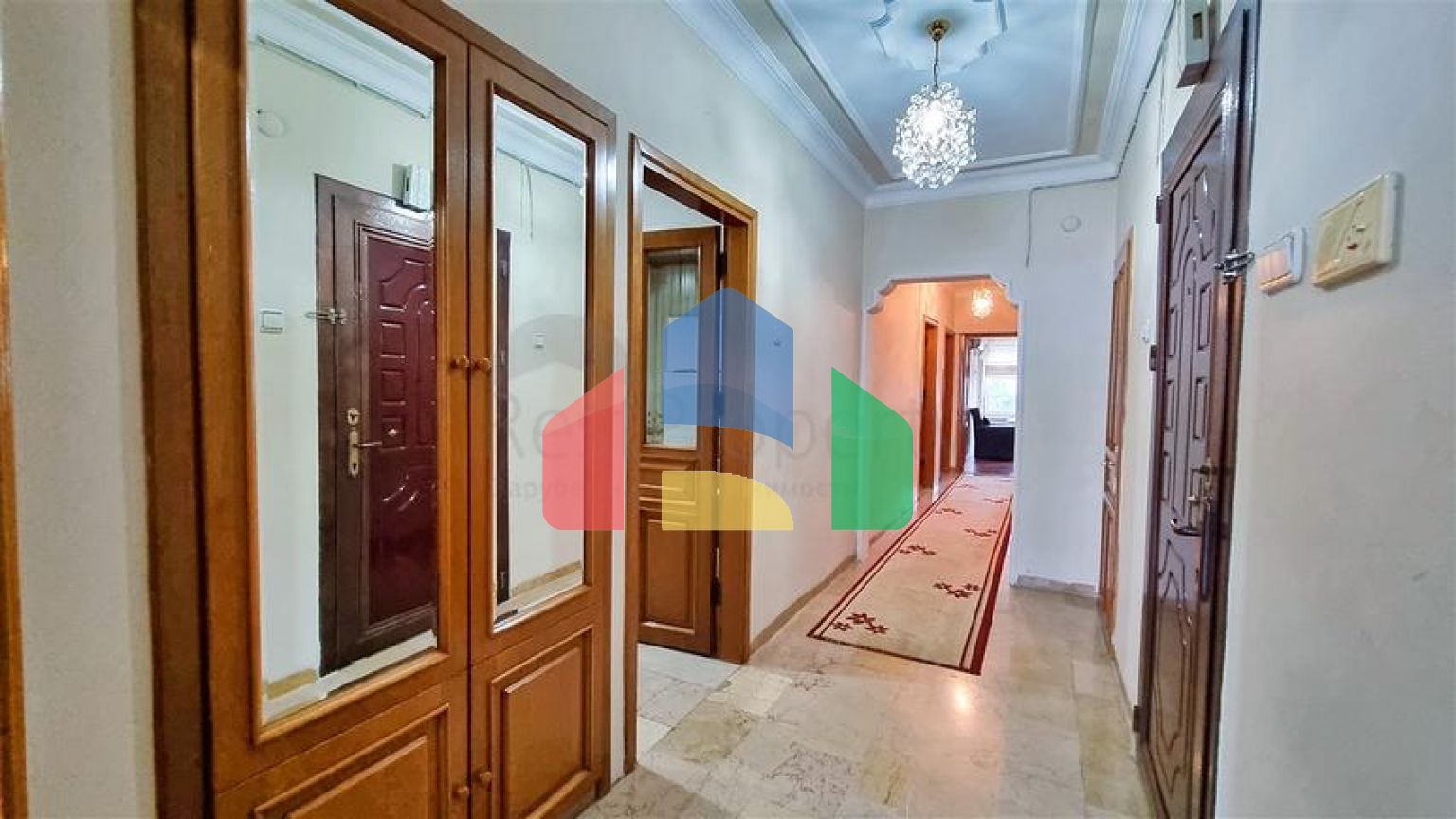 Квартира планировки 3+1 в центре города Анталия