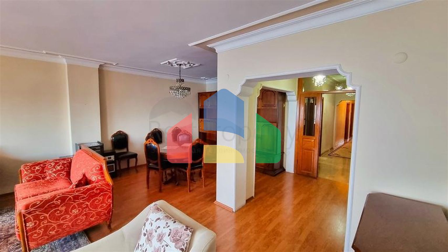 Квартира планировки 3+1 в центре города Анталия