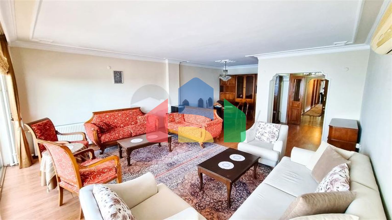 Квартира планировки 3+1 в центре города Анталия