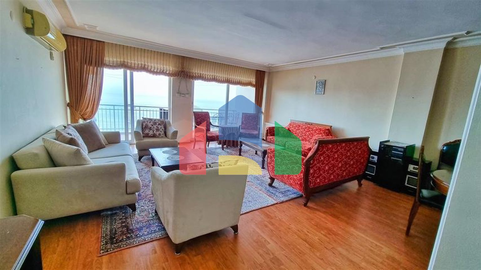 Квартира планировки 3+1 в центре города Анталия