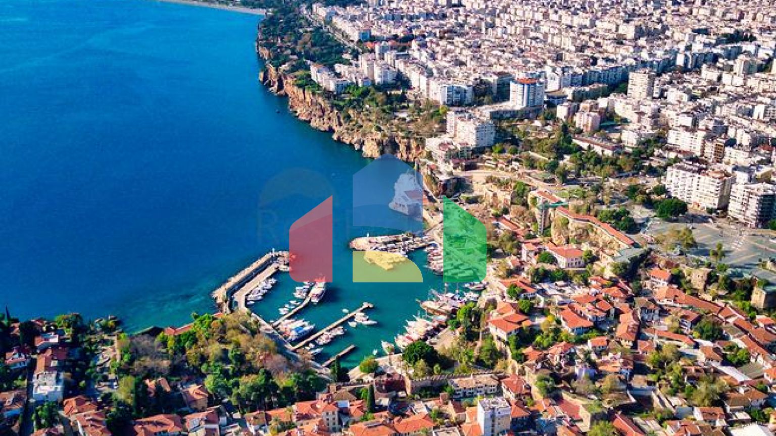 Квартира планировки 3+1 в центре города Анталия