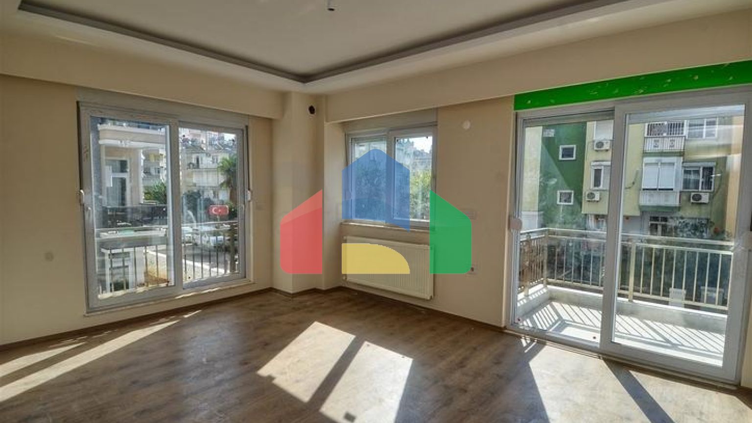 Квартира планування 6 + 1 в центрі міста Анталії