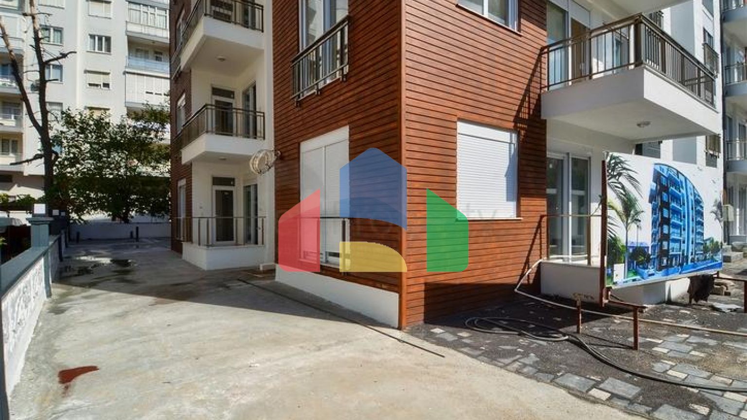 Квартира планування 6 + 1 в центрі міста Анталії