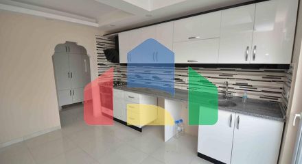 Простора квартира планування 3 + 1 в центрі міста Анталія