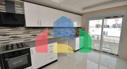 Простора квартира планування 3 + 1 в центрі міста Анталія