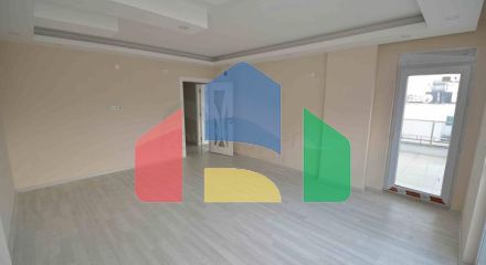 Простора квартира планування 3 + 1 в центрі міста Анталія