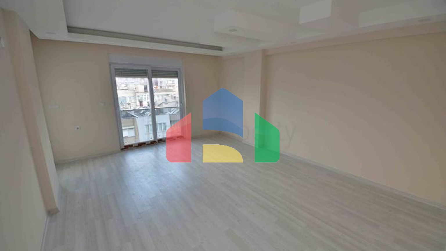 Простора квартира планування 3 + 1 в центрі міста Анталія