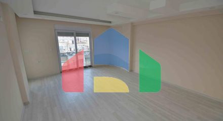 Простора квартира планування 3 + 1 в центрі міста Анталія