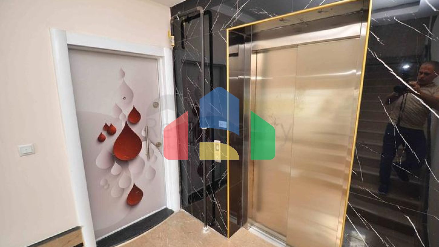 Простора квартира планування 3 + 1 в центрі міста Анталія