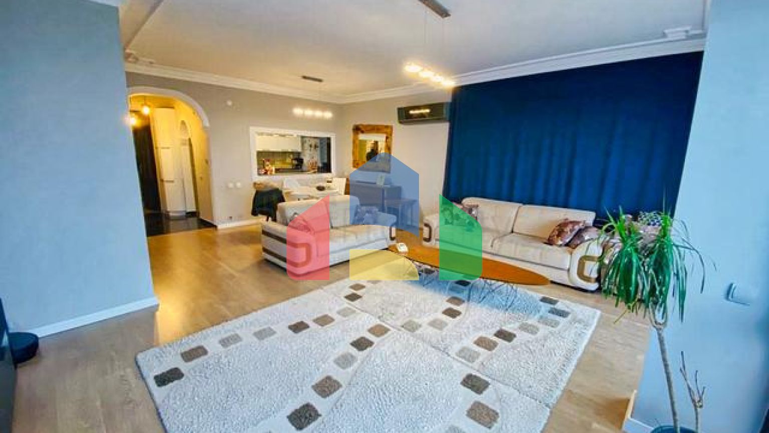 Квартира планировки 3+1 в центре города Анталия