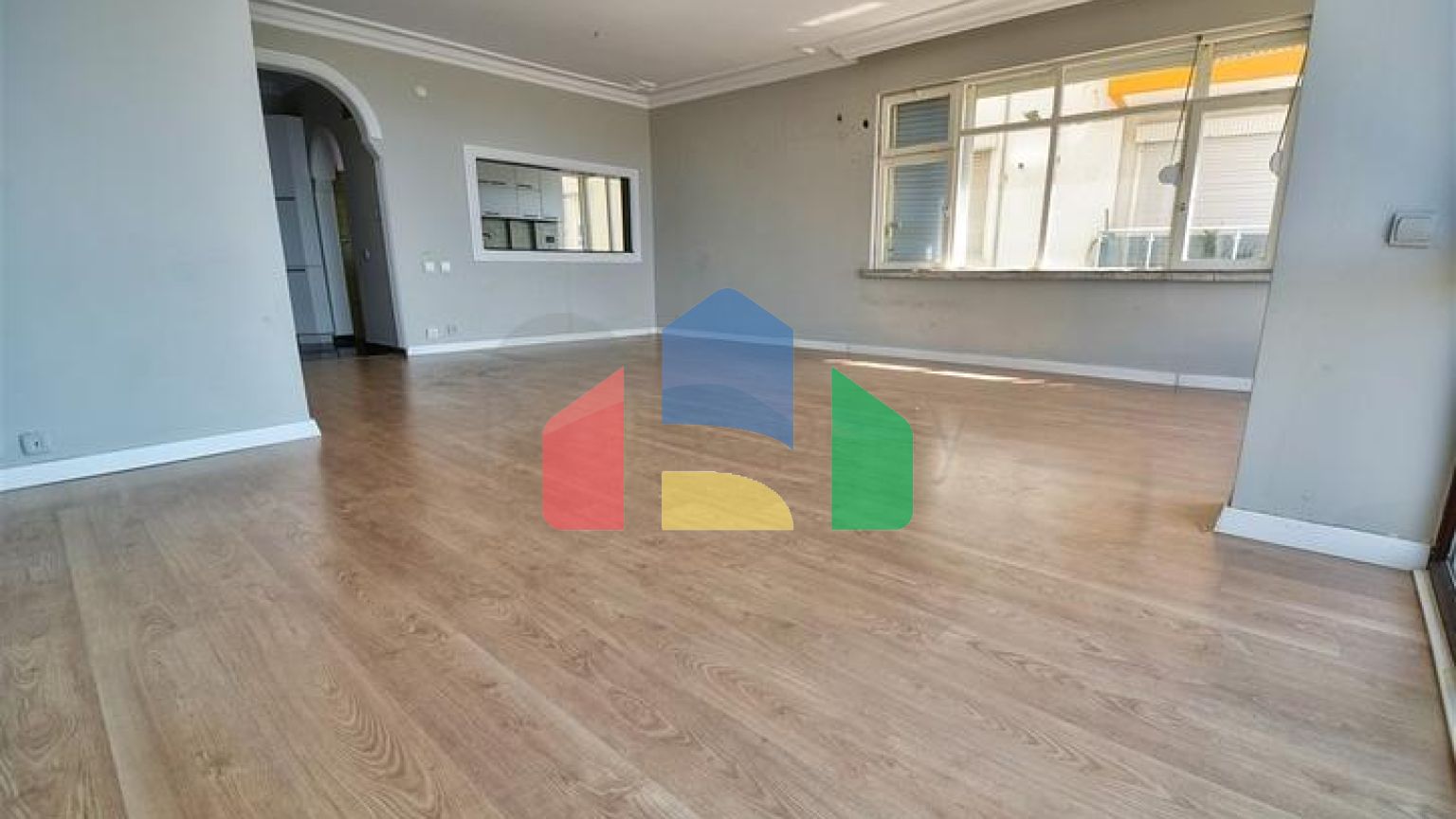 Квартира планировки 3+1 в центре города Анталия