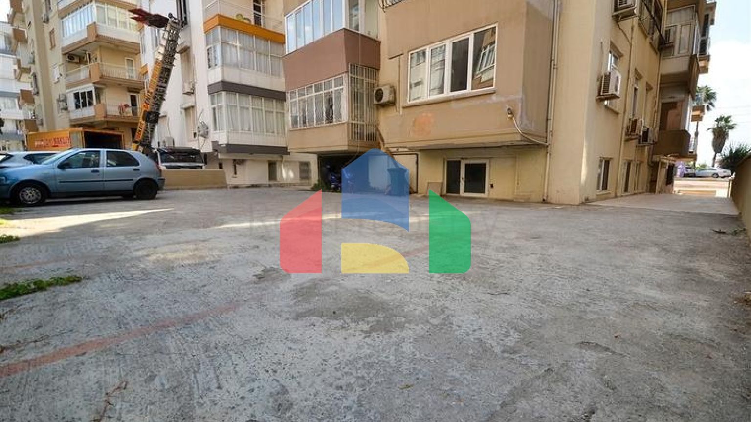 Квартира планировки 3+1 в центре города Анталия