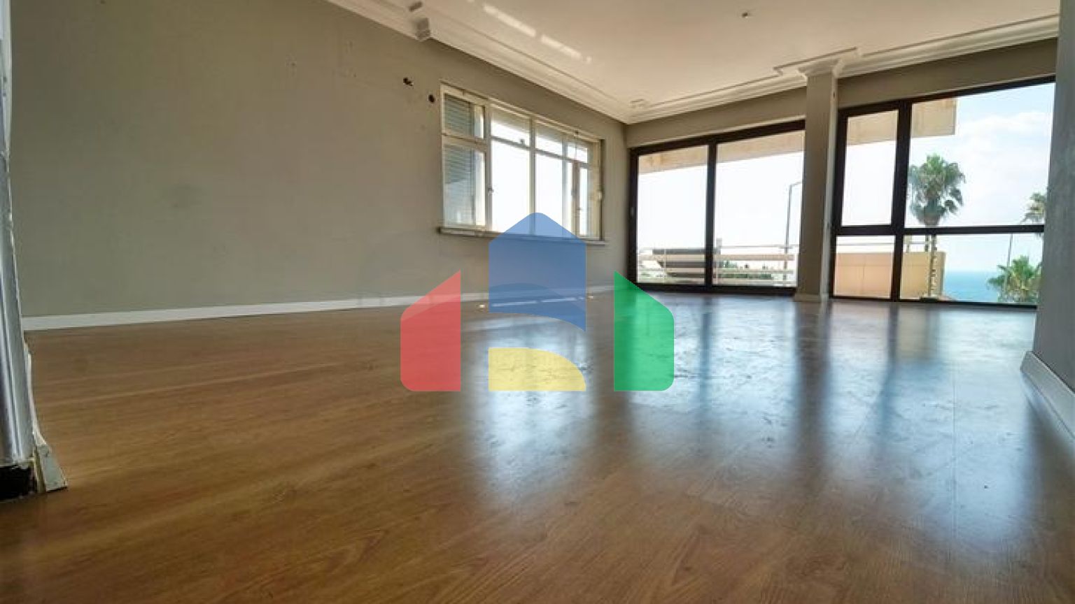 Квартира планировки 3+1 в центре города Анталия