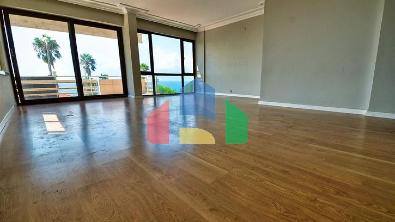 Квартира планировки 3+1 в центре города Анталия