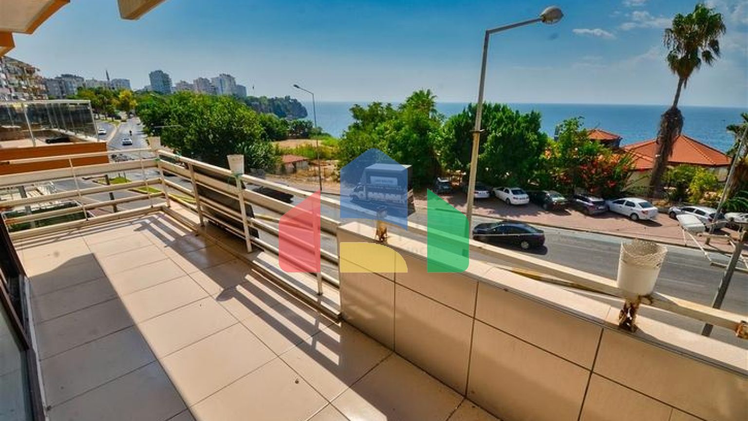 Квартира планировки 3+1 в центре города Анталия