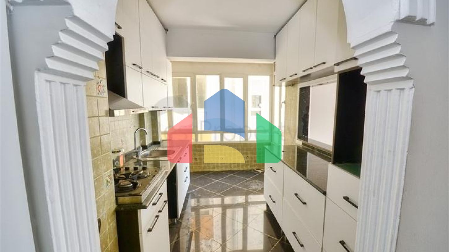 Квартира планировки 3+1 в центре города Анталия