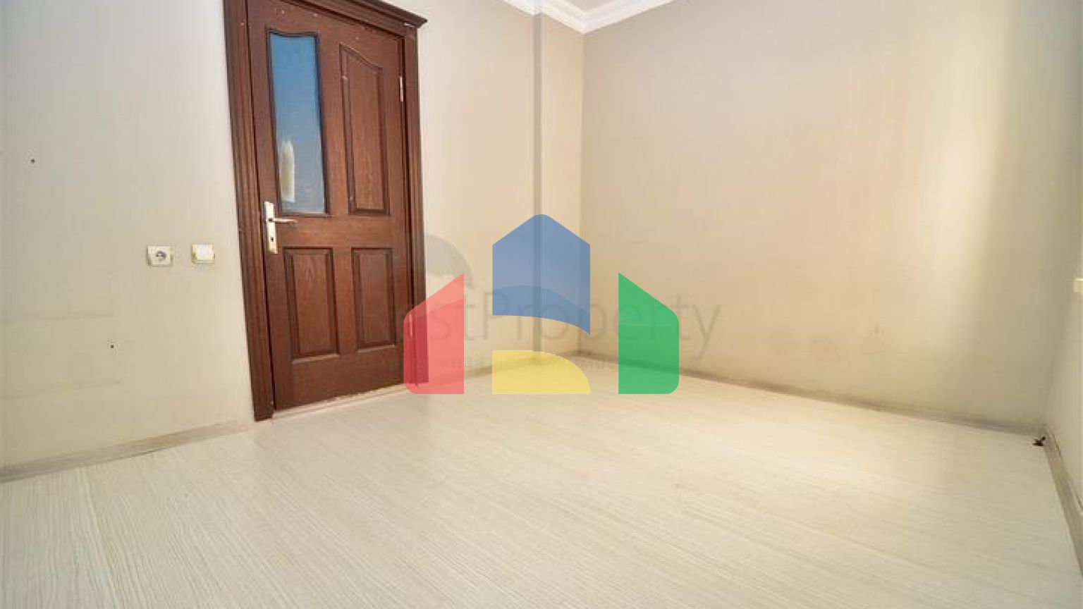 Квартира планировки 3+1 в центре города Анталия