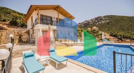 На продаж виставлені дві вілли в районі Каш-Анталія