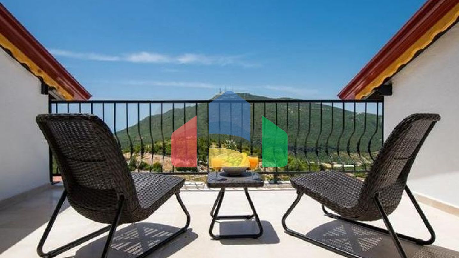 На продаж виставлені дві вілли в районі Каш-Анталія