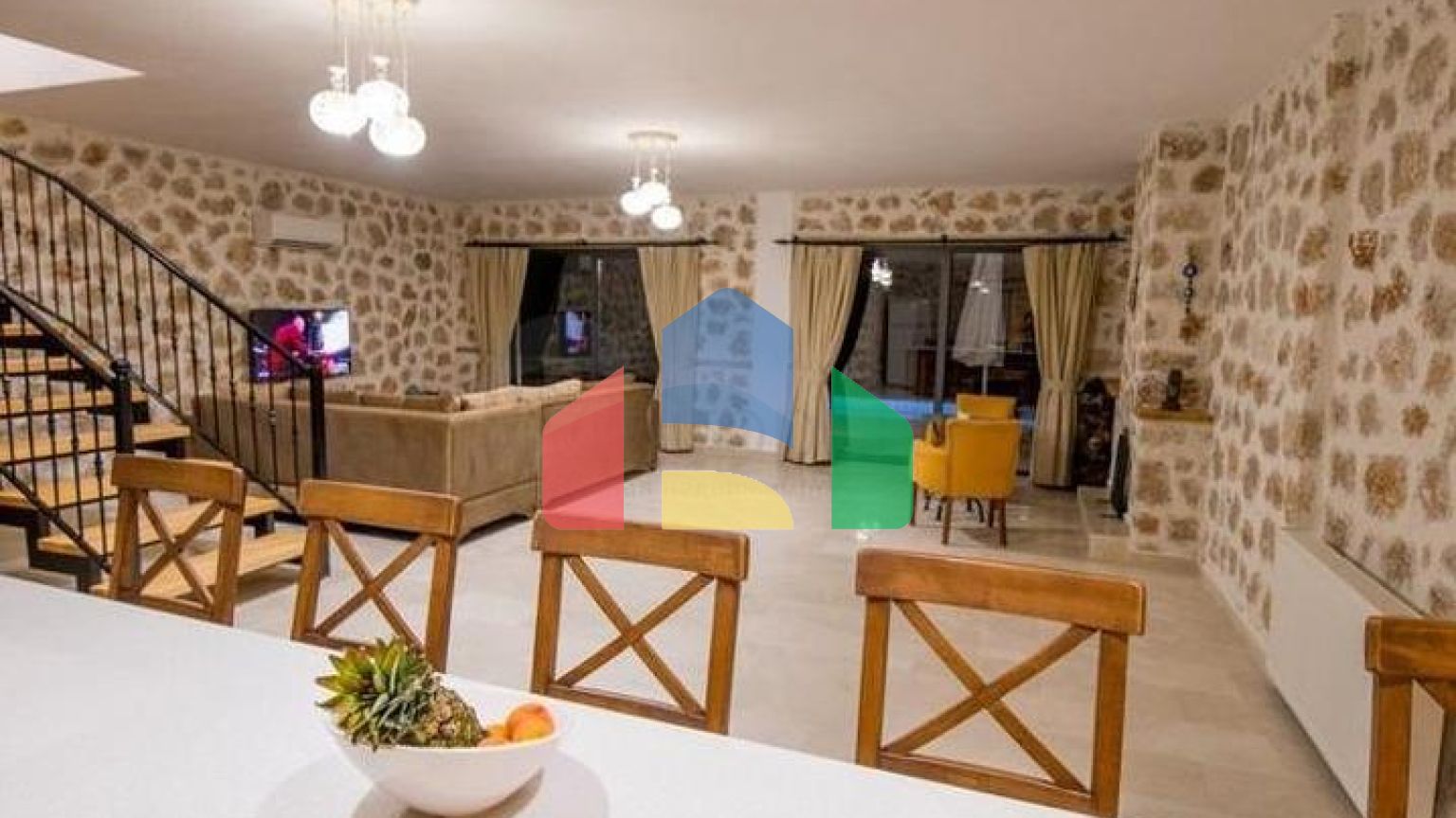 На продаж виставлені дві вілли в районі Каш-Анталія