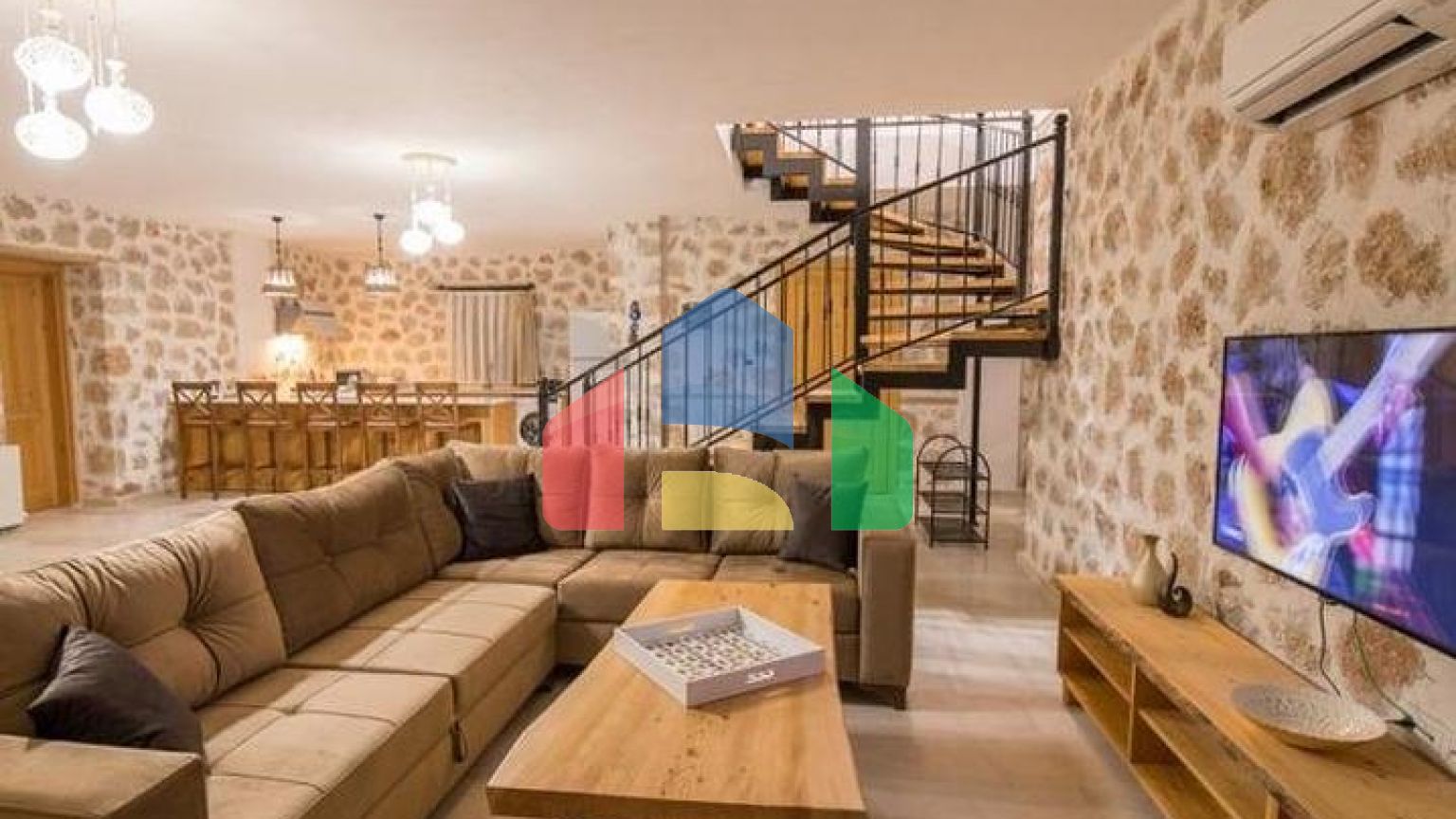 На продаж виставлені дві вілли в районі Каш-Анталія