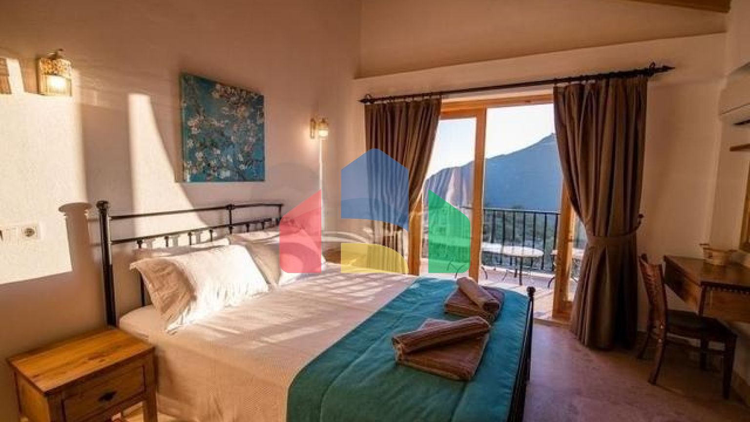 На продаж виставлені дві вілли в районі Каш-Анталія