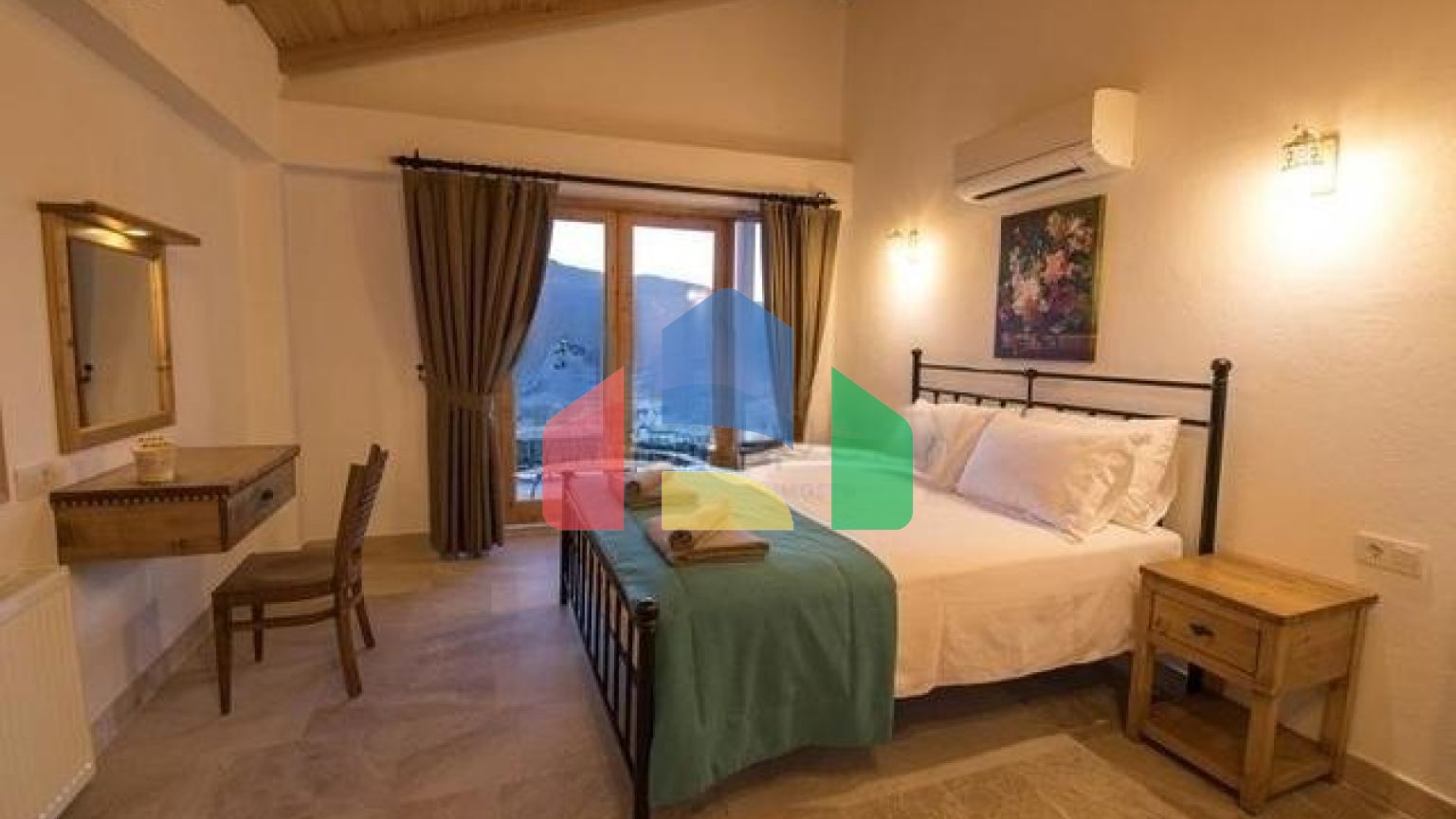 На продаж виставлені дві вілли в районі Каш-Анталія