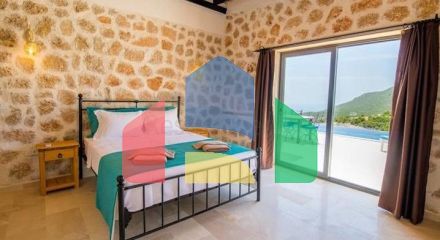 На продаж виставлені дві вілли в районі Каш-Анталія