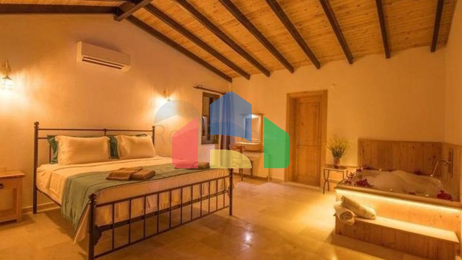 На продаж виставлені дві вілли в районі Каш-Анталія