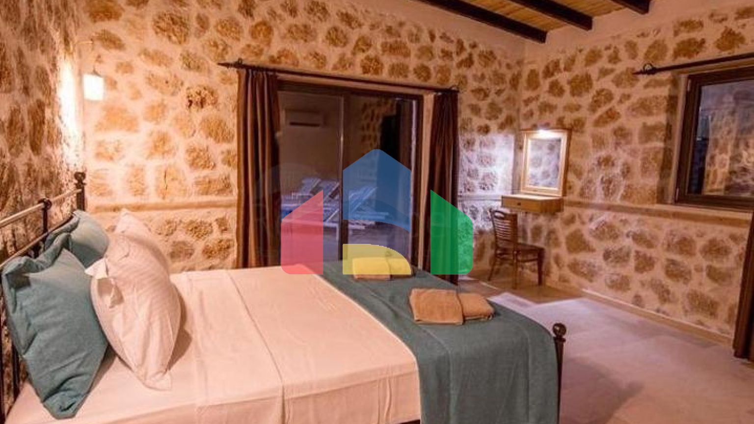 На продаж виставлені дві вілли в районі Каш-Анталія