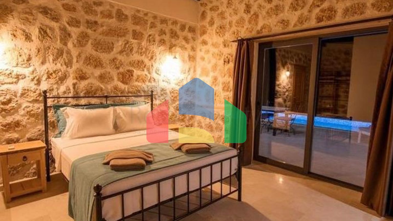 На продаж виставлені дві вілли в районі Каш-Анталія