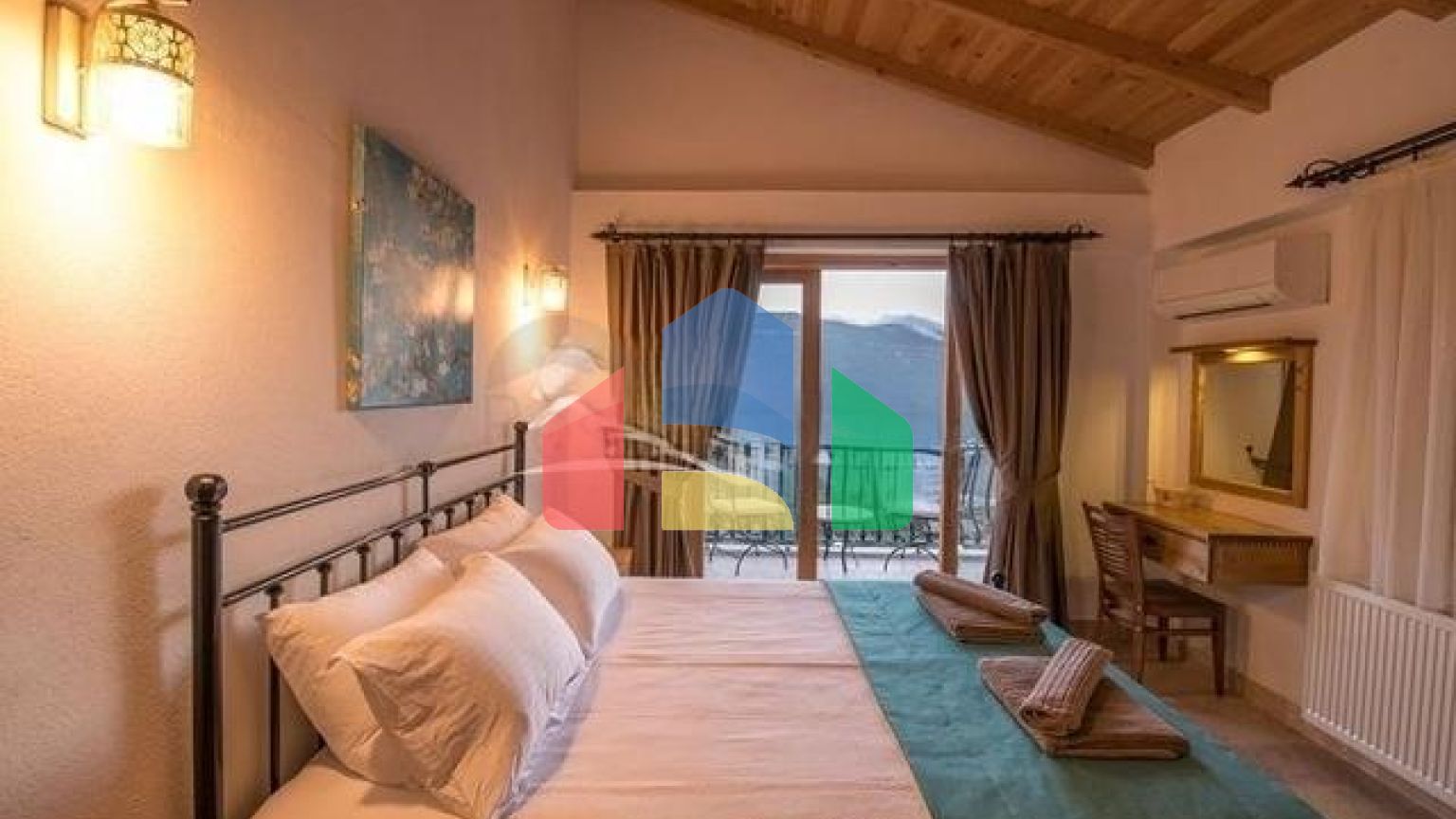 На продаж виставлені дві вілли в районі Каш-Анталія