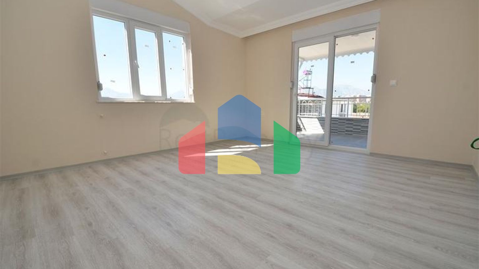 Квартири планування 2+1 і 6+1 дуплекс в районі Кепез-Анталія