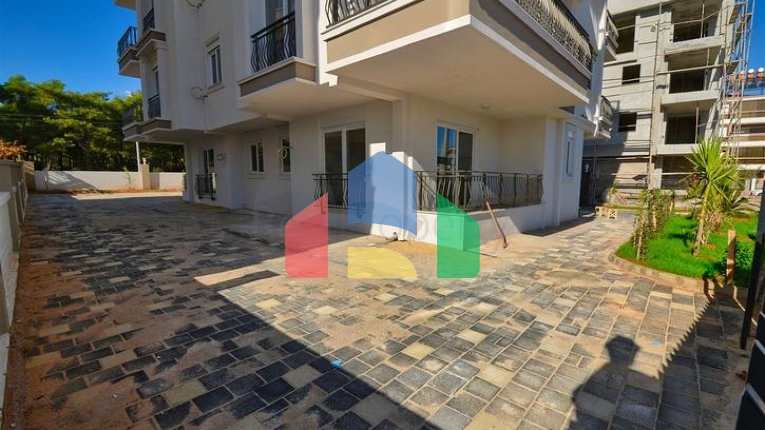 Квартиры планировки 2+1 и 6+1 дуплекс в районе Кепез - Анталия